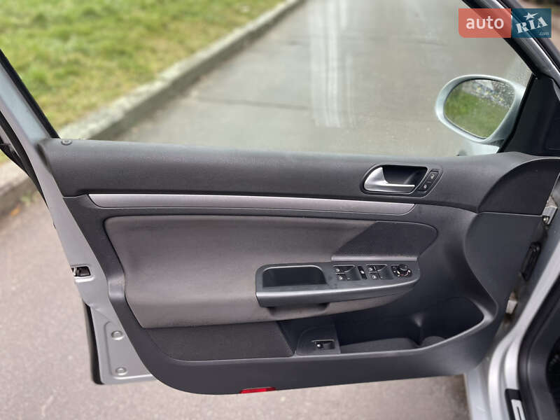 Хетчбек Volkswagen Golf 2006 в Шепетівці