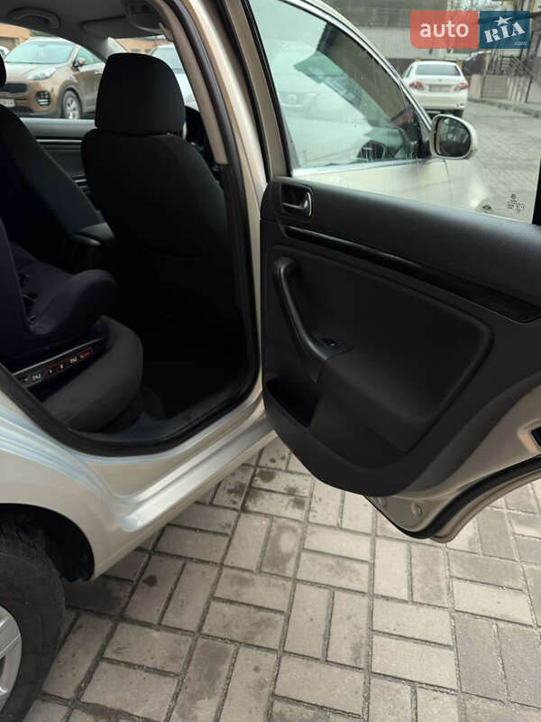 Універсал Volkswagen Golf 2010 в Бердичеві