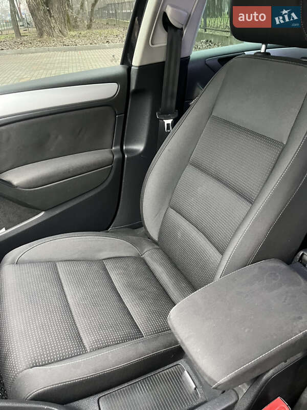 Хэтчбек Volkswagen Golf 2011 в Броварах