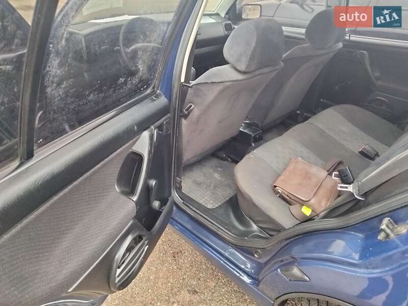 Хэтчбек Volkswagen Golf 1994 в Чернигове