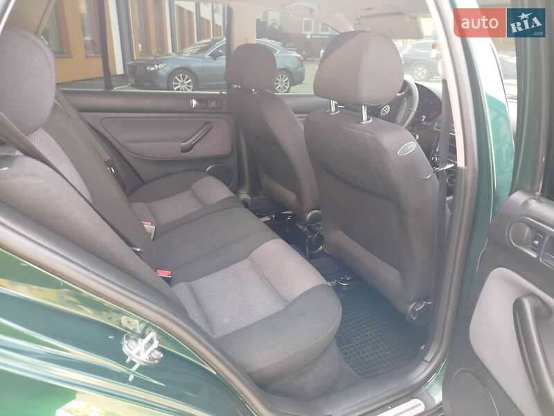 Хетчбек Volkswagen Golf 2000 в Коломиї