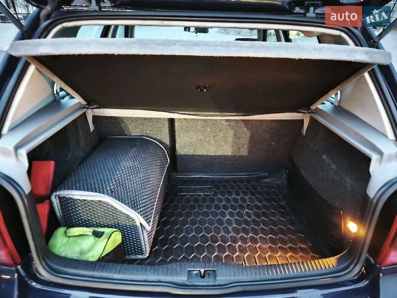 Хетчбек Volkswagen Golf 2001 в Бердичеві