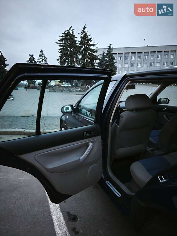 Хетчбек Volkswagen Golf 2001 в Бердичеві