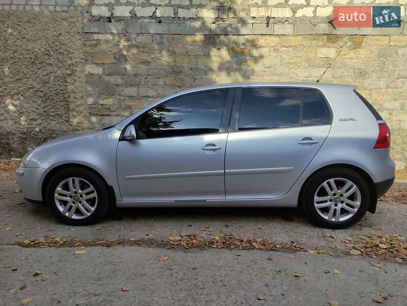 Хетчбек Volkswagen Golf 2006 в Южноукраїнську