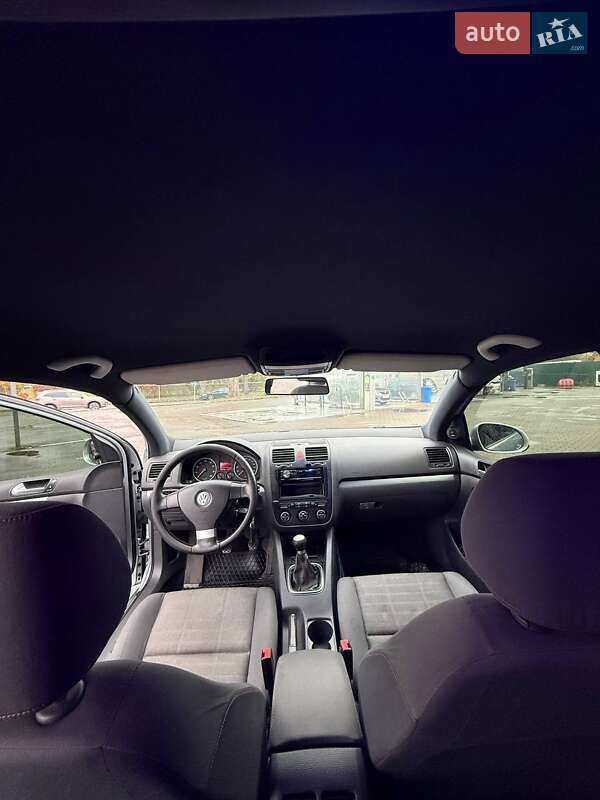 Хэтчбек Volkswagen Golf 2006 в Киеве