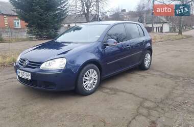 Хэтчбек Volkswagen Golf 2005 в Коростене
