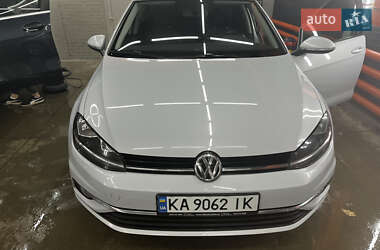 Хэтчбек Volkswagen Golf 2017 в Киеве