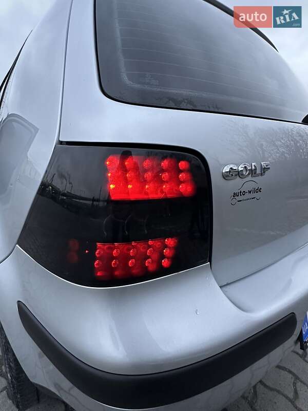 Хетчбек Volkswagen Golf 2002 в Городку