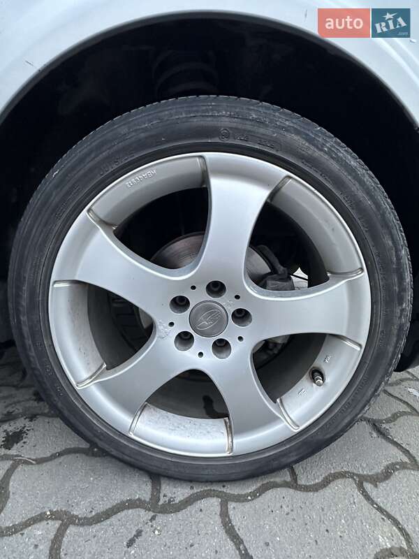 Хетчбек Volkswagen Golf 2002 в Городку