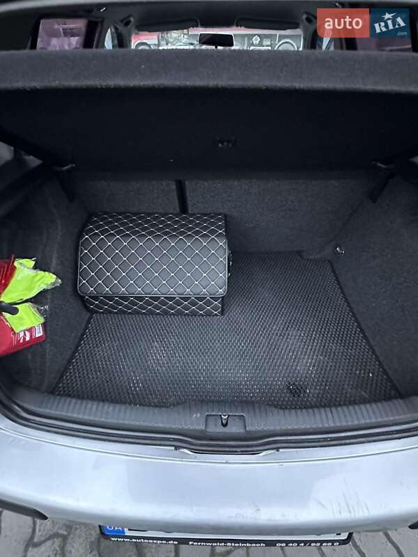 Хетчбек Volkswagen Golf 2002 в Городку