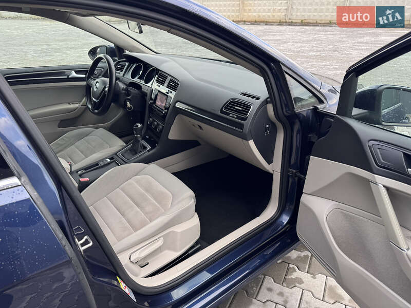 Універсал Volkswagen Golf 2013 в Мукачевому