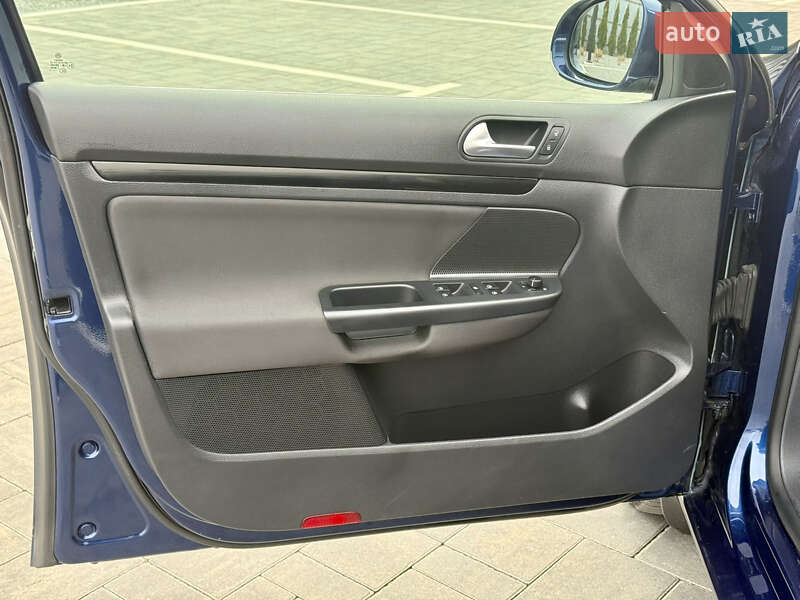 Универсал Volkswagen Golf 2010 в Луцке