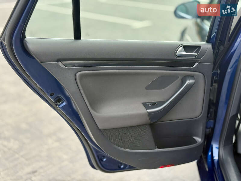 Универсал Volkswagen Golf 2010 в Луцке