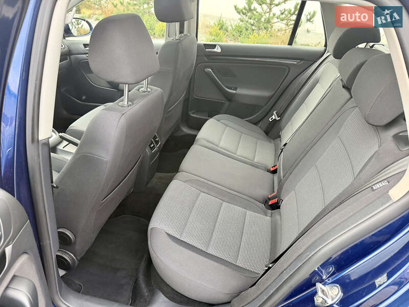 Универсал Volkswagen Golf 2010 в Луцке