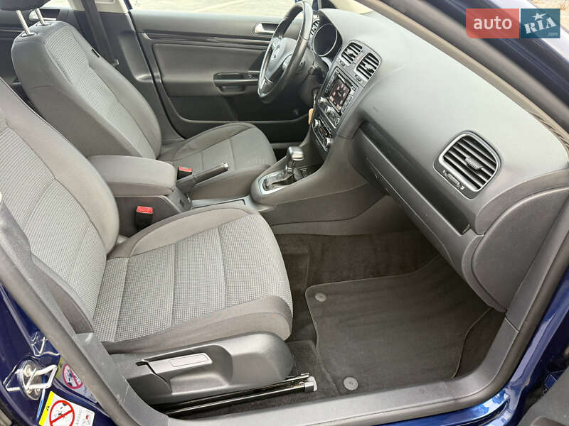 Универсал Volkswagen Golf 2010 в Луцке