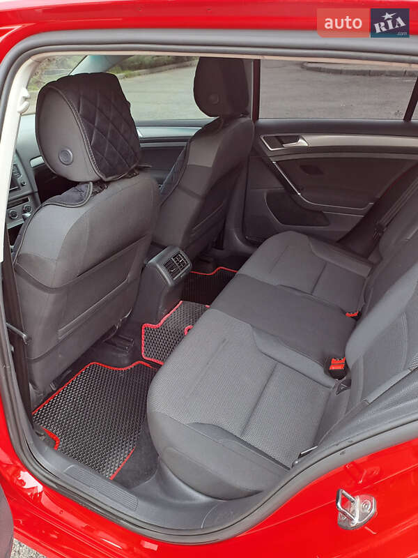 Хэтчбек Volkswagen Golf 2016 в Днепре