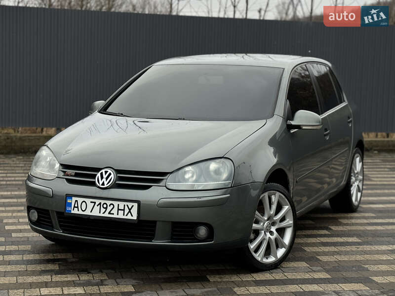 Хэтчбек Volkswagen Golf 2004 в Сваляве