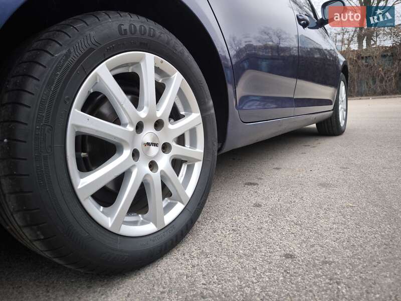 Универсал Volkswagen Golf 2009 в Днепре