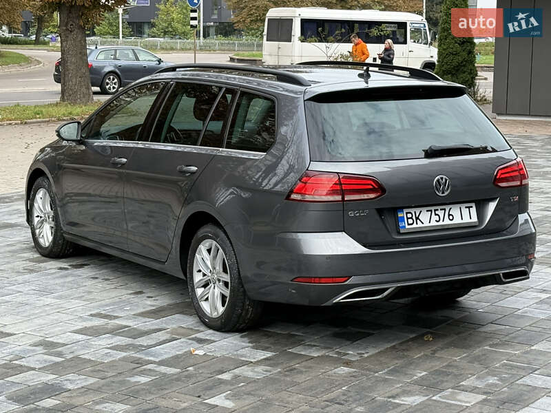 Універсал Volkswagen Golf 2017 в Рівному