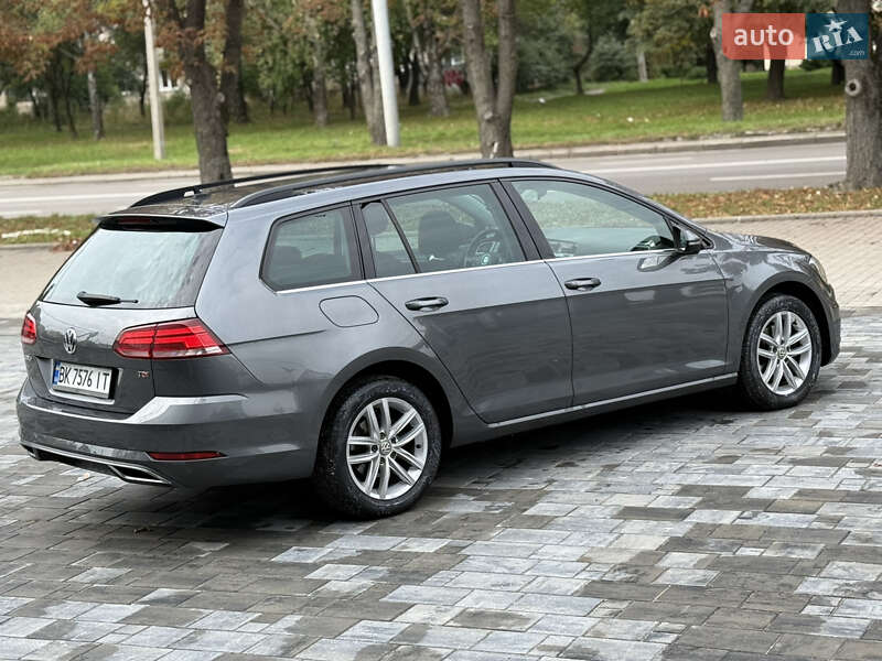 Універсал Volkswagen Golf 2017 в Рівному