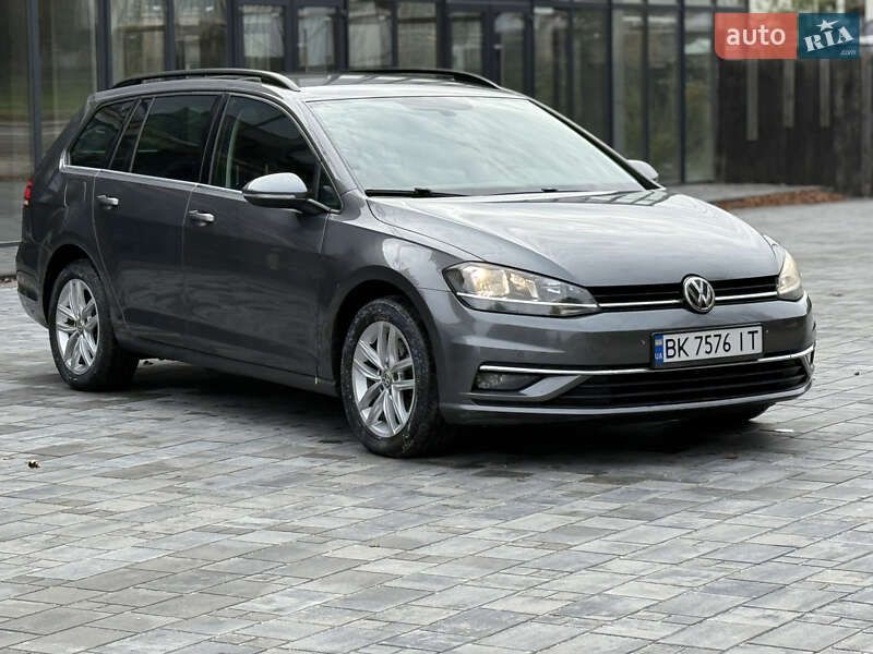 Універсал Volkswagen Golf 2017 в Рівному