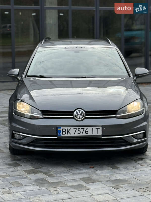 Універсал Volkswagen Golf 2017 в Рівному