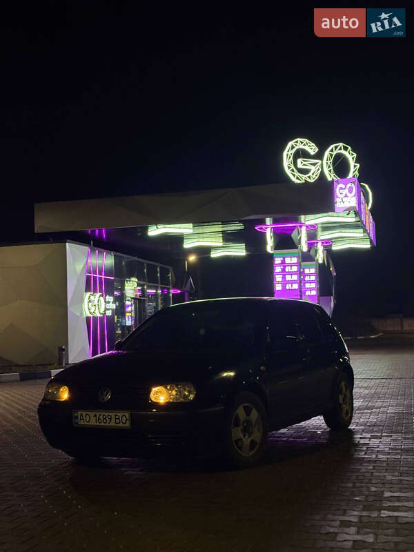 Хетчбек Volkswagen Golf 1998 в Ужгороді