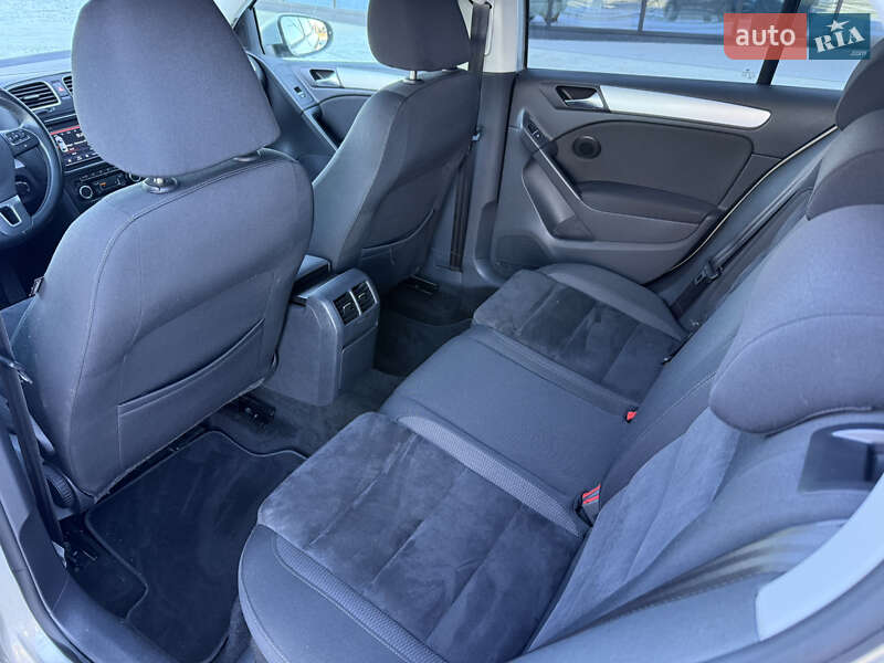 Хетчбек Volkswagen Golf 2009 в Луцьку