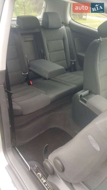 Хетчбек Volkswagen Golf 2004 в Луцьку