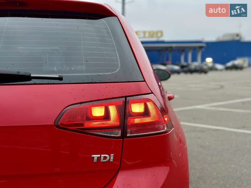 Хэтчбек Volkswagen Golf 2015 в Киеве