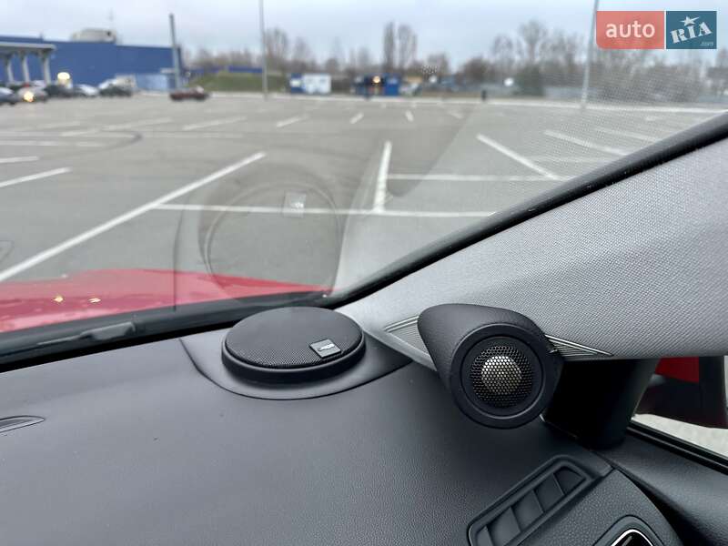 Хэтчбек Volkswagen Golf 2015 в Киеве