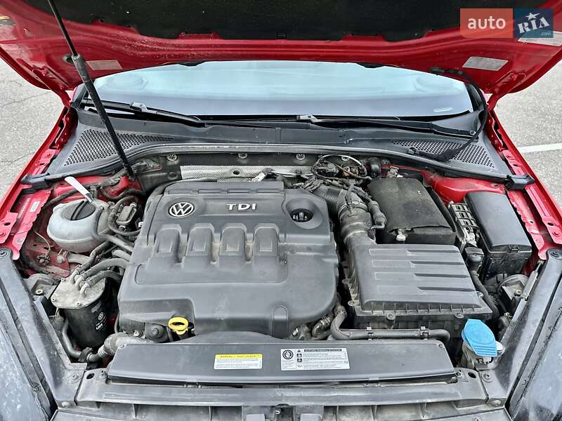 Хэтчбек Volkswagen Golf 2015 в Киеве