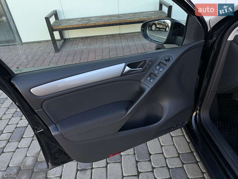 Хетчбек Volkswagen Golf 2011 в Мукачевому