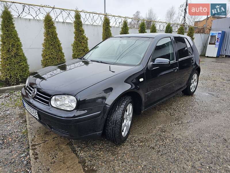Хэтчбек Volkswagen Golf 2003 в Недригайлове
