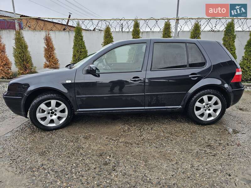 Хэтчбек Volkswagen Golf 2003 в Недригайлове