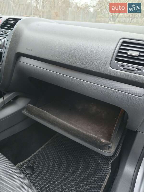 Хэтчбек Volkswagen Golf 2007 в Днепре