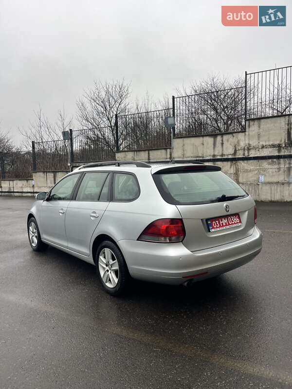 Универсал Volkswagen Golf 2012 в Ровно