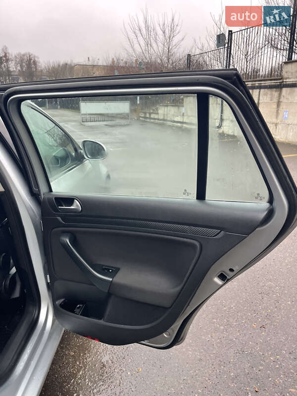 Универсал Volkswagen Golf 2012 в Ровно