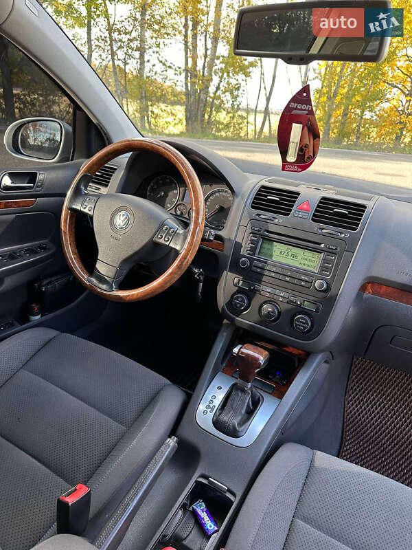 Хетчбек Volkswagen Golf 2004 в Балті