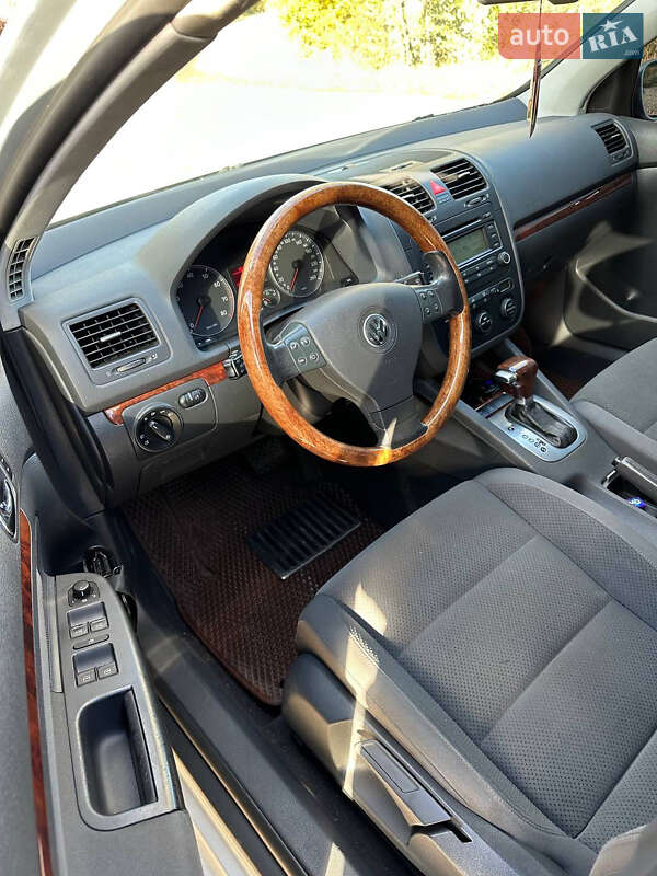 Хетчбек Volkswagen Golf 2004 в Балті