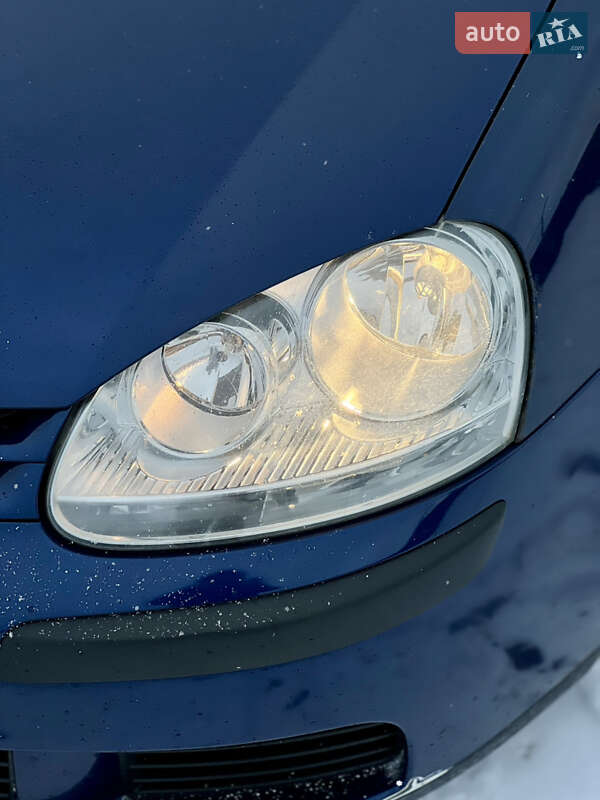 Хетчбек Volkswagen Golf 2005 в Харкові