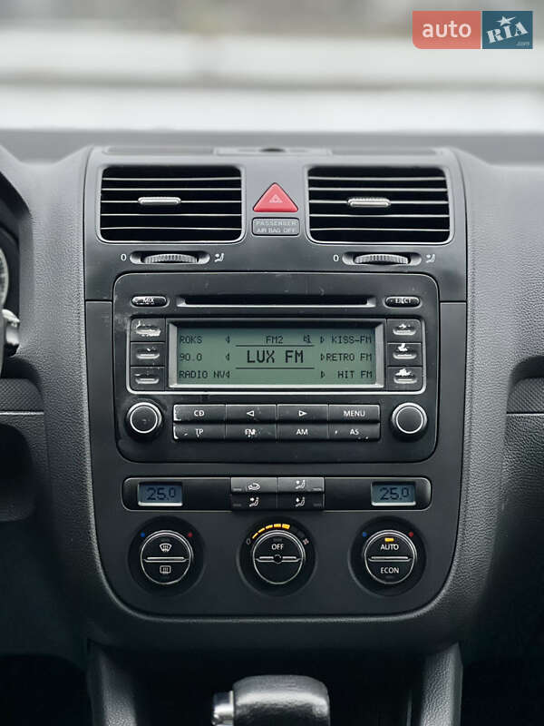 Хетчбек Volkswagen Golf 2005 в Харкові