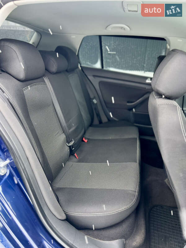 Хетчбек Volkswagen Golf 2005 в Харкові