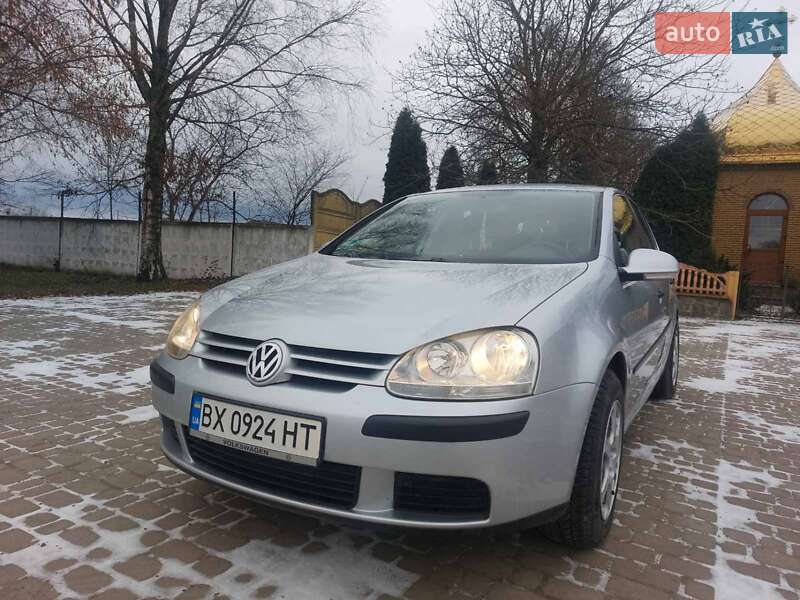 Хетчбек Volkswagen Golf 2004 в Теофіполі