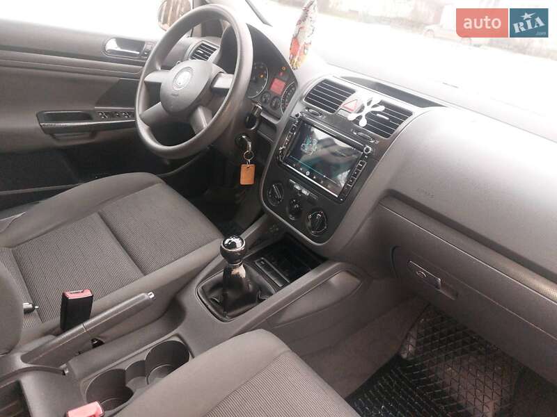 Хетчбек Volkswagen Golf 2004 в Теофіполі