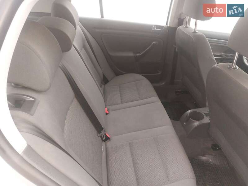 Хетчбек Volkswagen Golf 2004 в Теофіполі