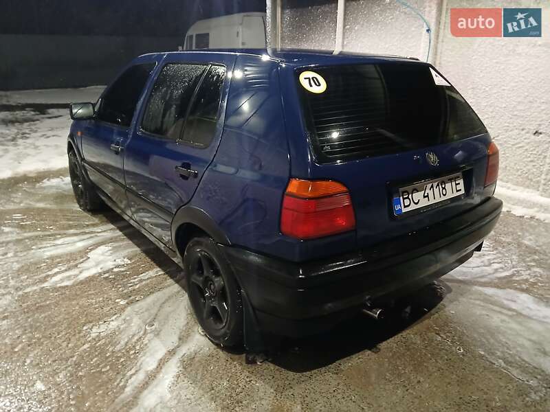 Хетчбек Volkswagen Golf 1994 в Стебнику