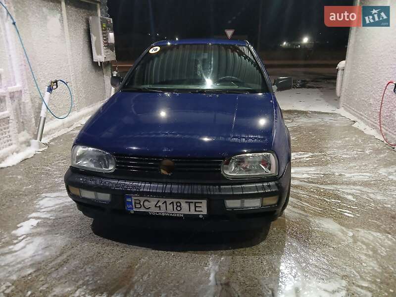 Хетчбек Volkswagen Golf 1994 в Стебнику