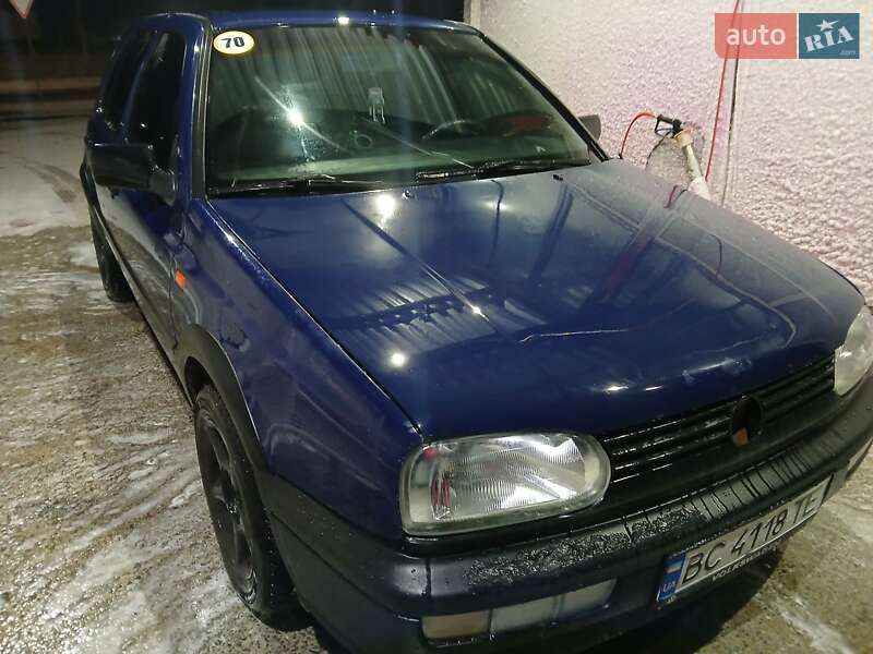 Хетчбек Volkswagen Golf 1994 в Стебнику