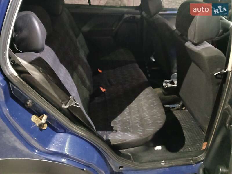 Хетчбек Volkswagen Golf 1994 в Стебнику